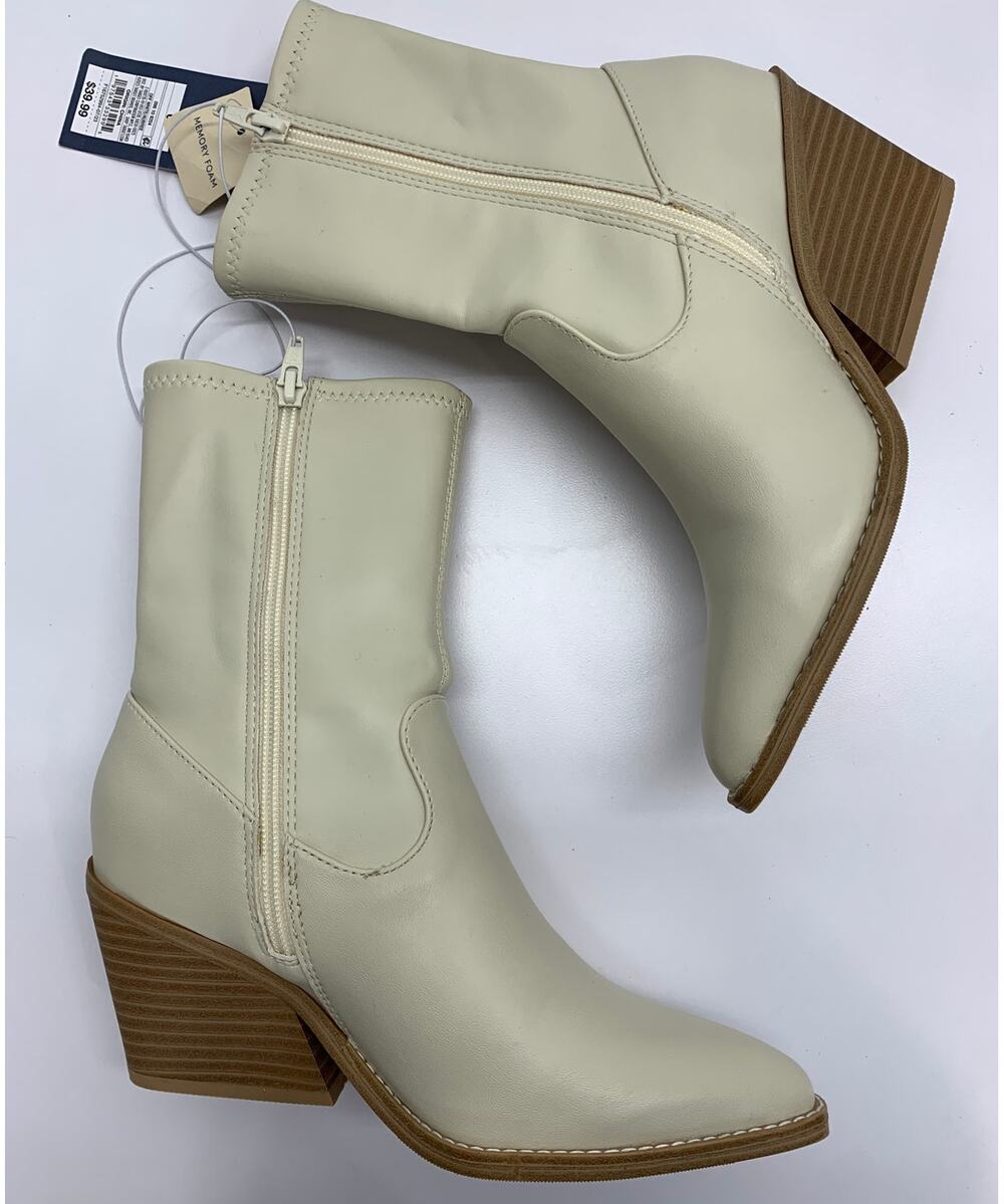 Ankle Boots Sz 6 Cream Faux Leather NWT Universal Thread